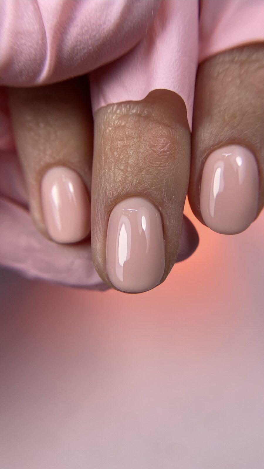 Short manicure in glossy pink nude